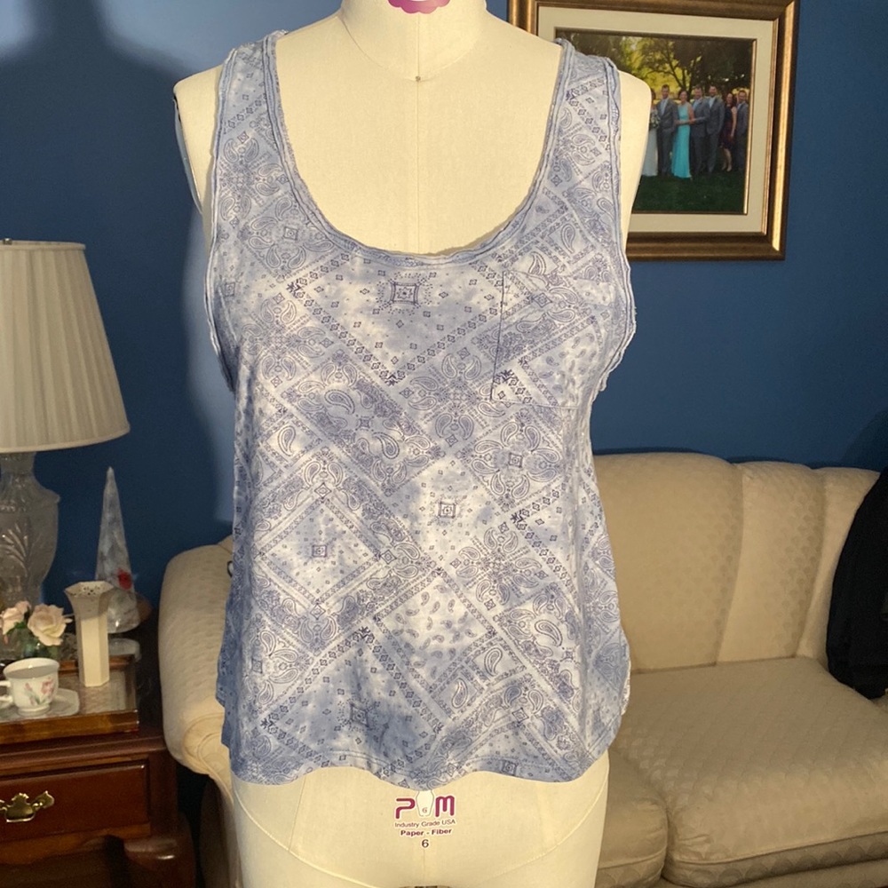 ❤️🤍💙 New American Eagle Tank top, bandanna pattern